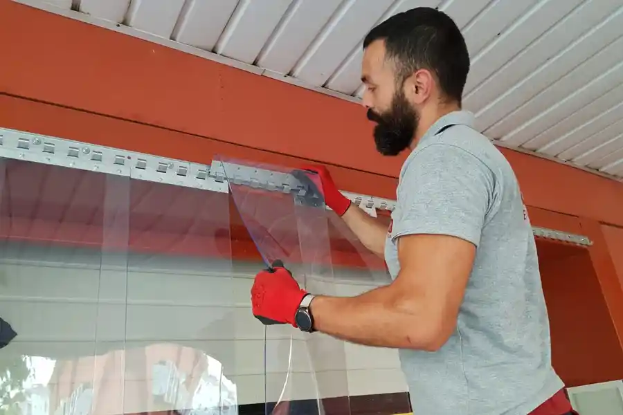Migros depo girişinde PVC Şerit Perde Uygulaması